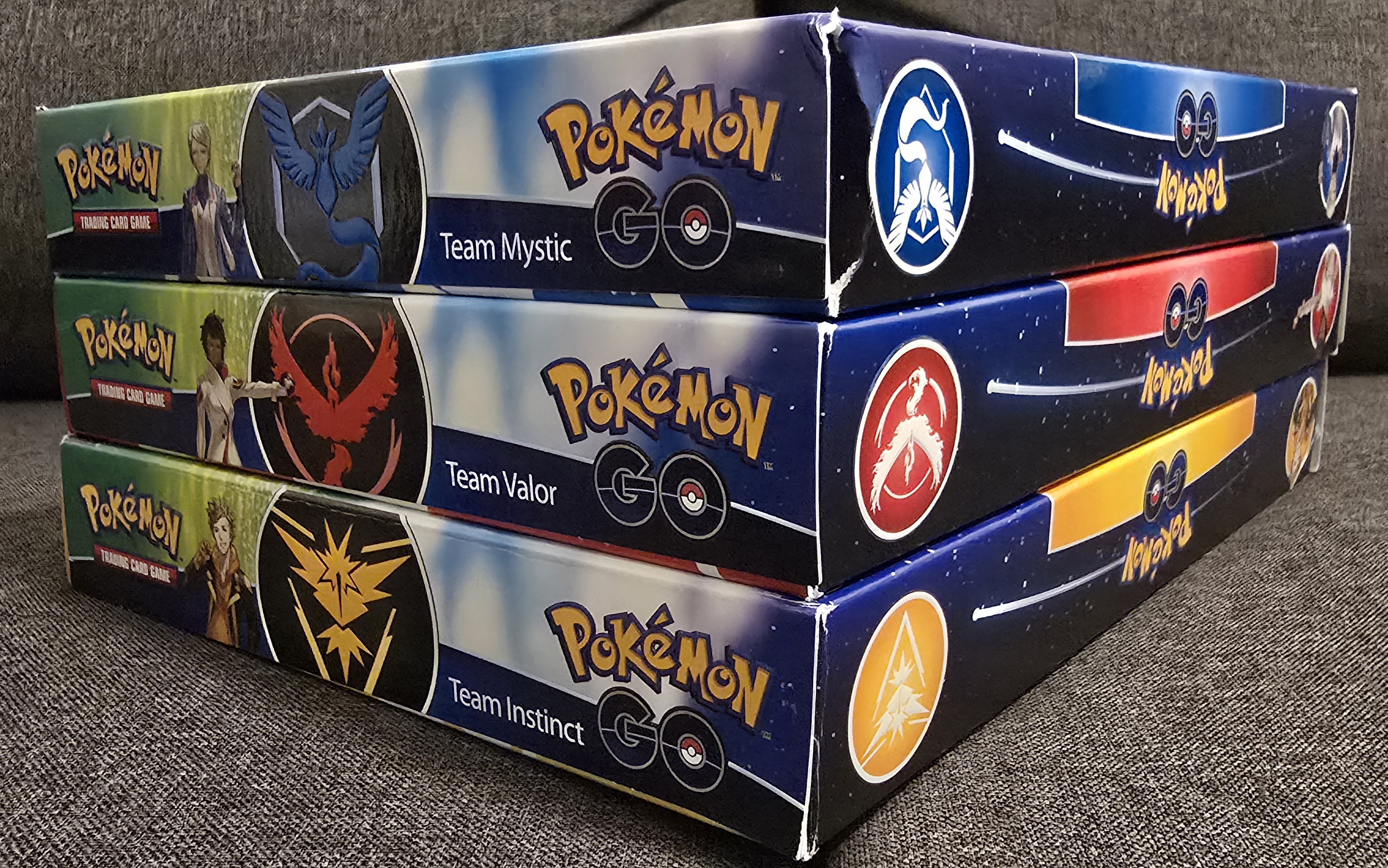 Pokemon GO Special Collection - Team Valor foto 6