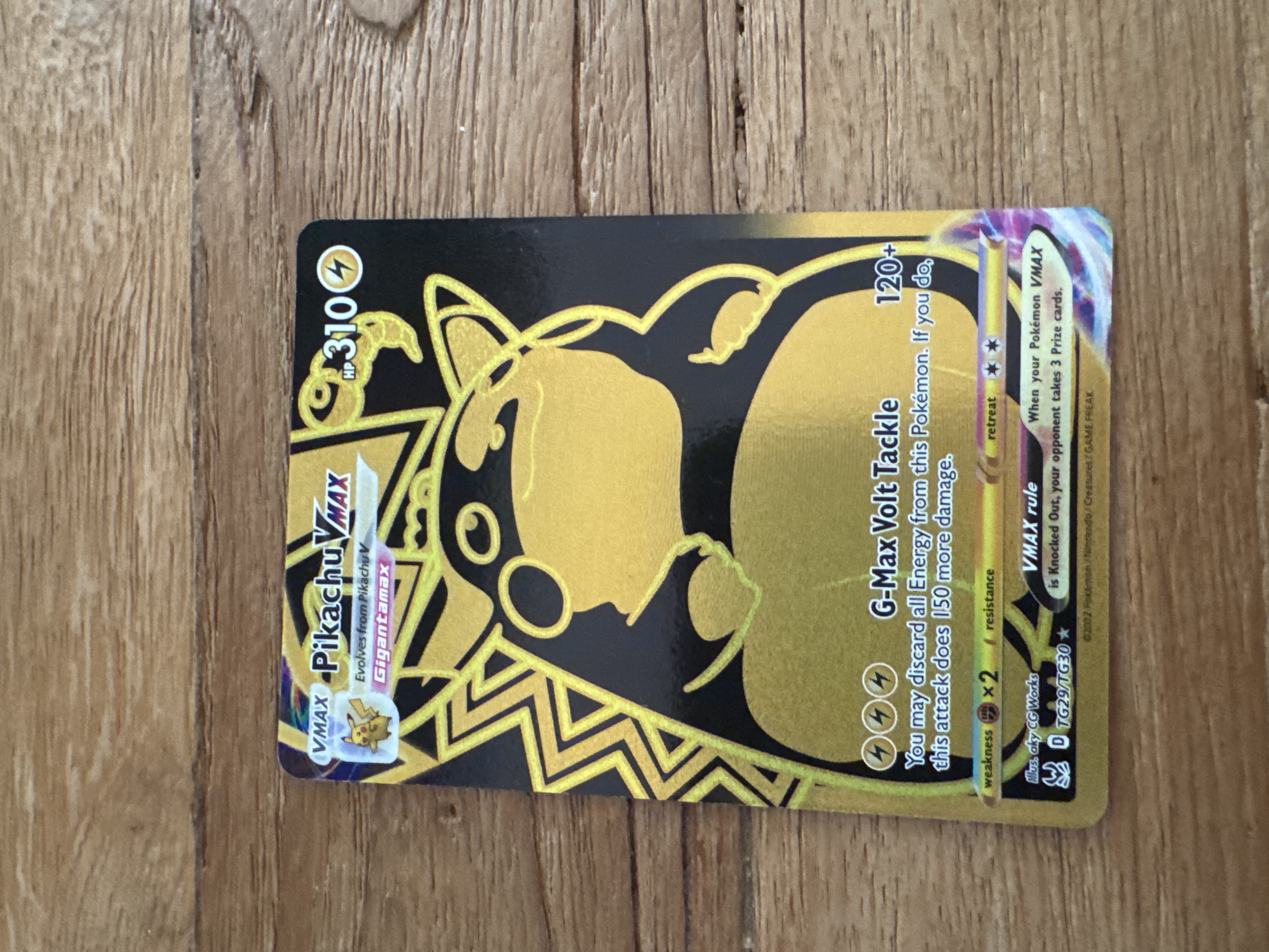 Pikachu VMAX foto 1