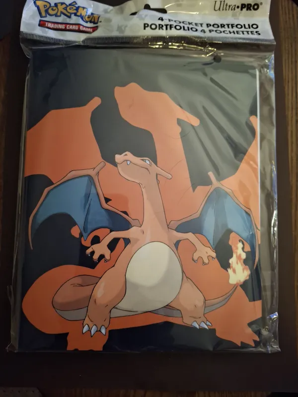 4-pocket portfolio Charizard